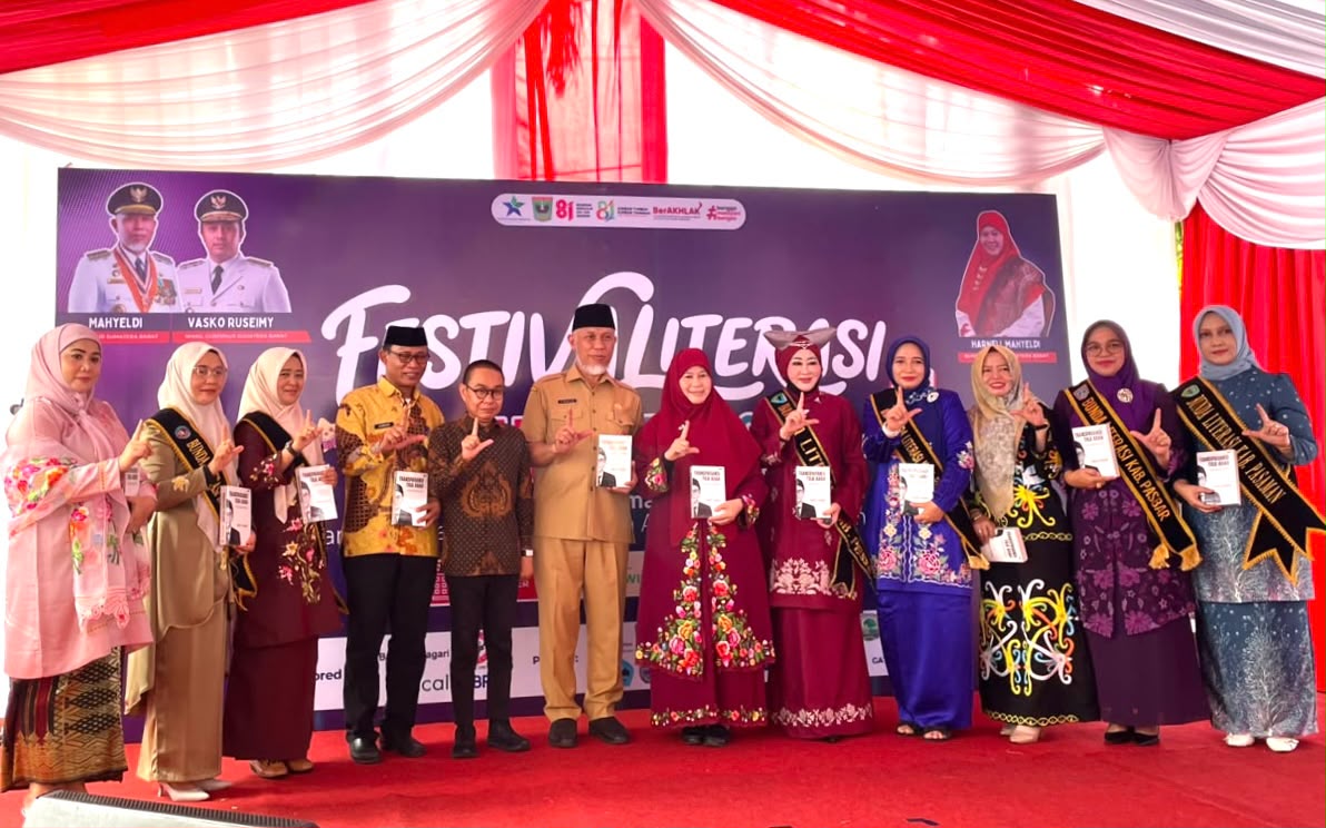 Buku “Transparansi Tiga Arah” Karya Musfi Yendra Diluncurkan Gubernur Sumatera Barat