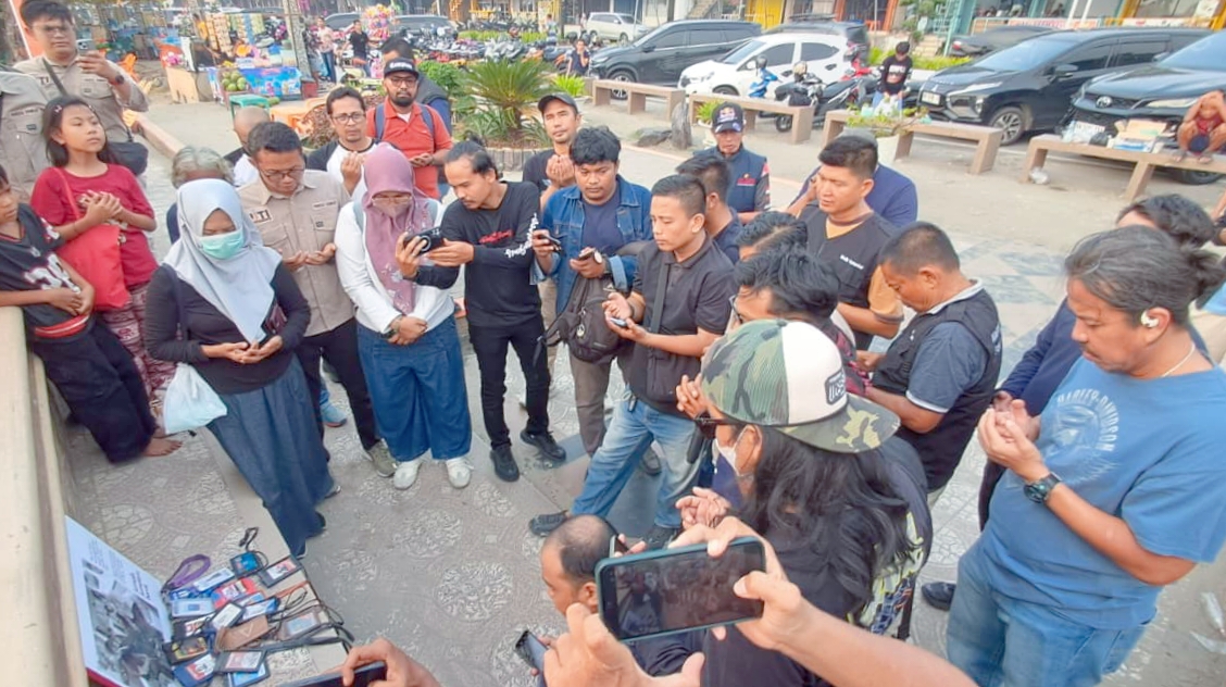 Gelar Aksi Solidaritas, Insan Pers di Padang Do’akan Keselamatan 5 Jurnalis dan 3 Kru Kapal yang Hilang Kontak