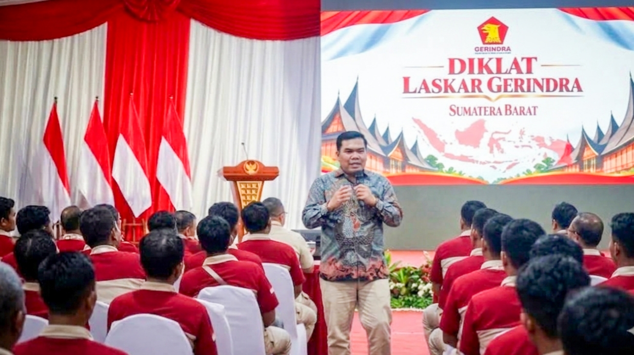 Pengamat Politik Dr. Pangi Syarwi, M.IP. Sampaikan Materi Penguatan Politik kepada Peserta Diklat Laskar Gerindra Sumatera Barat
