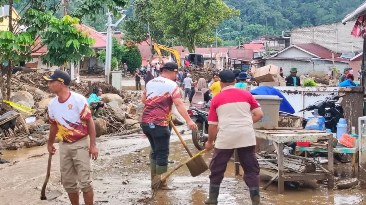 Jadi Garda Terdepan, Gerindra Sumbar Gerak Cepat Bantu Penanganan Banjir Bandang di Arosuka Solok